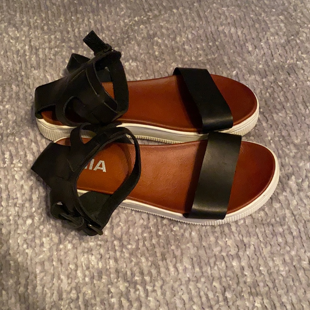 Mia Black And Brown Sandals